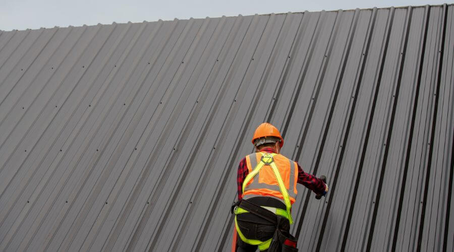 Professional gutter cleaning in Crothersville, IN